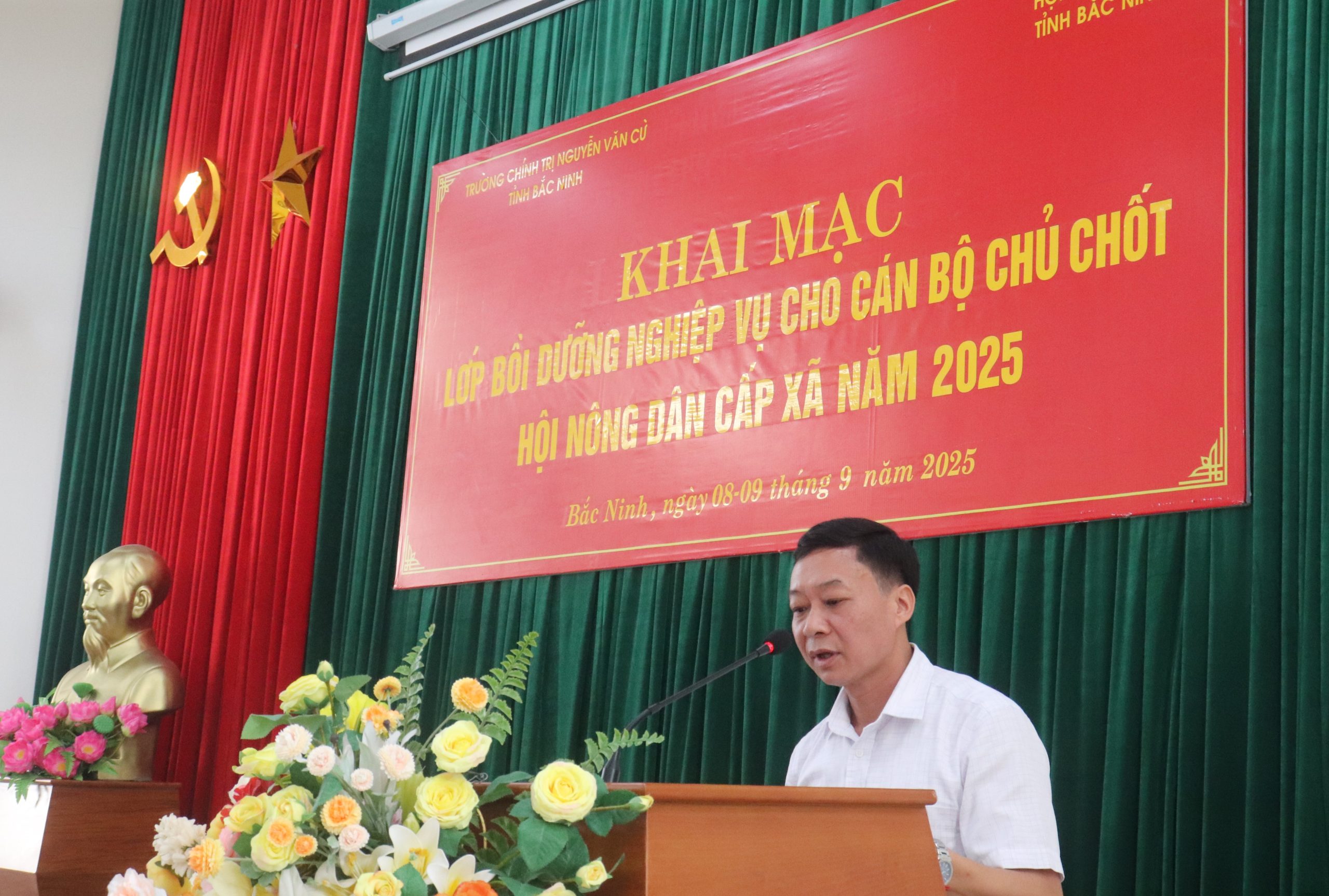 Bồi dưỡng kiến thức, kỹ năng nghiệp vụ cho cán bộ Hội Nông dân cơ sở