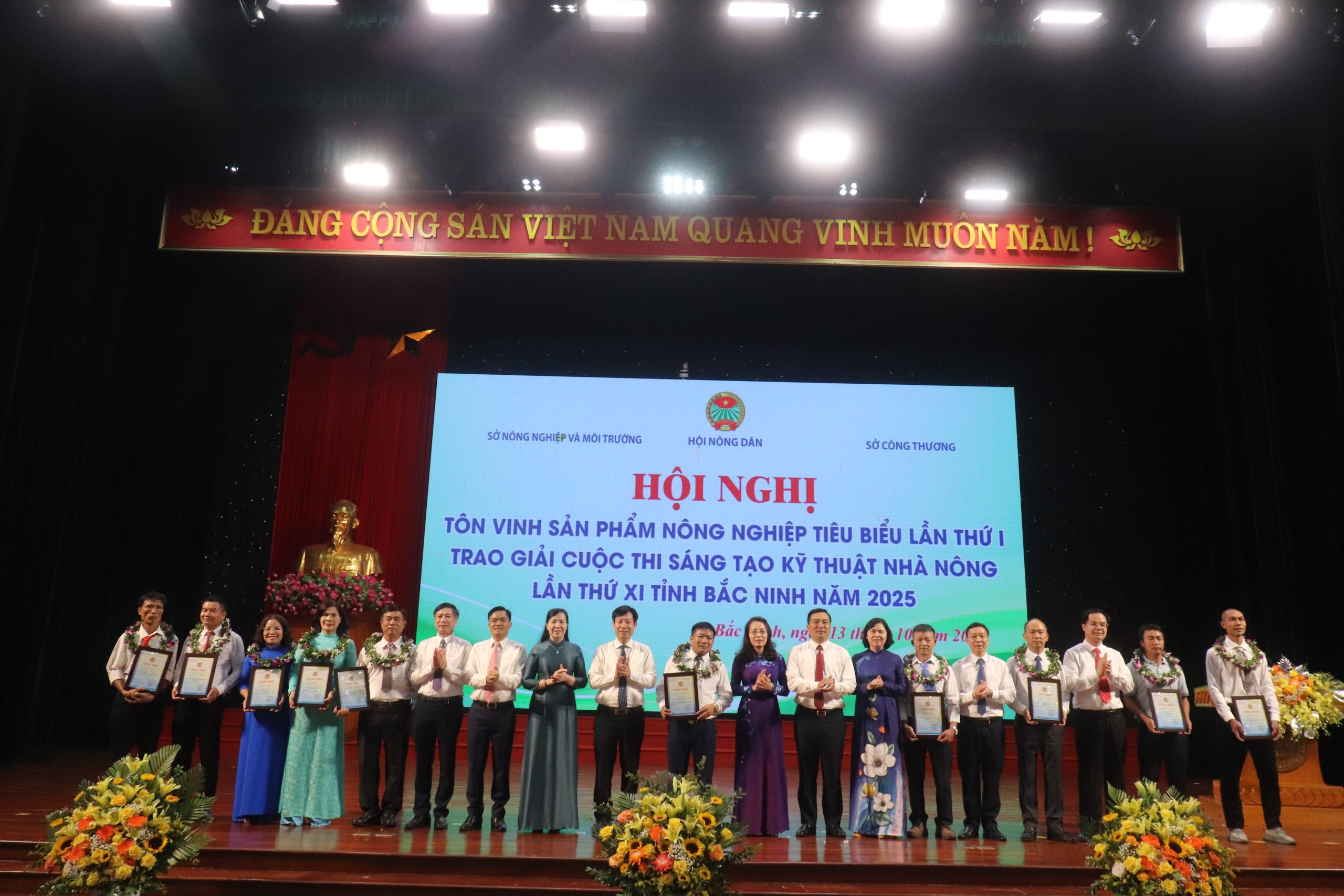 Tôn vinh 40 sản phẩm nông nghiệp tiêu biểu và trao giải Cuộc thi Sáng tạo Kỹ thuật Nhà nông lần thứ XI
