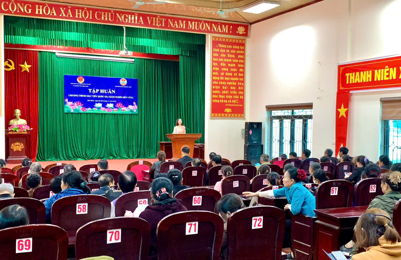 Tập huấn Chương trình giảm nghèo bền vững cho cán bộ Hội Nông dân