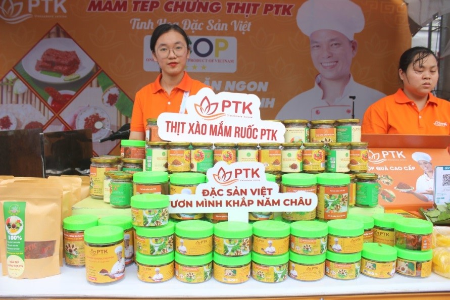 Người nông dân đưa hũ mắm tép Bắc Ninh vượt khỏi làng quê