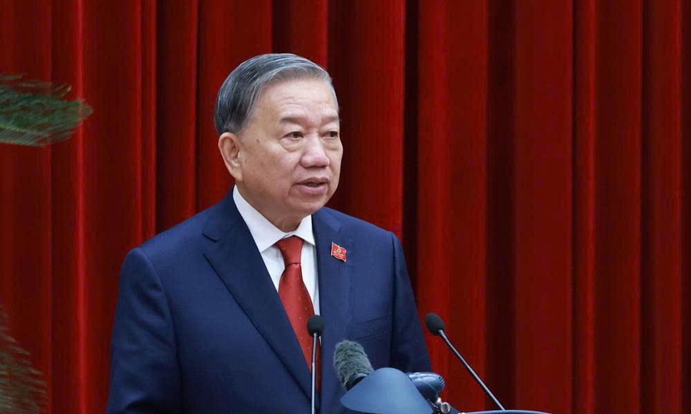 Vững bước dưới cờ Đảng