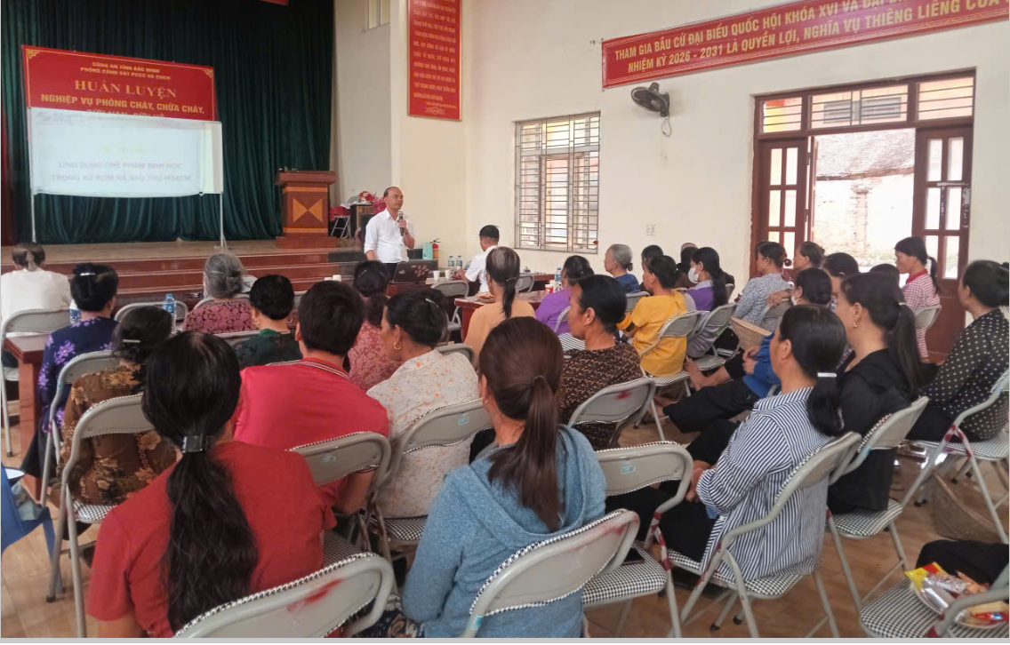 Hội Nông dân phường Nếnh tổ chức tập huấn canh tác lúa thân thiện môi trường và xử lý rác thải nông nghiệp