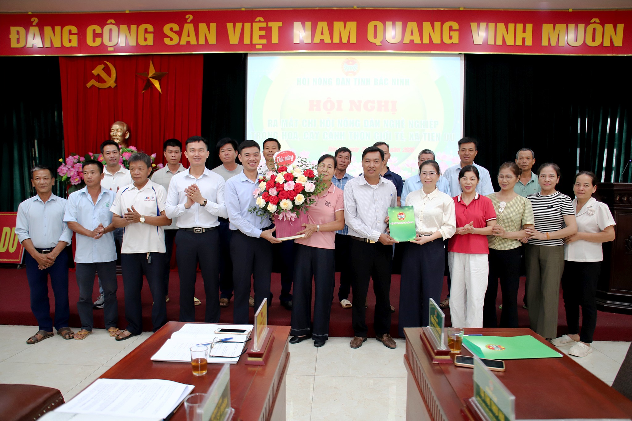 Ra mắt Chi hội Nông dân nghề nghiệp trồng hoa, cây cảnh thôn Giới Tế, xã Tiên Du